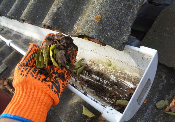 Clogged Gutter Cleaning - Clogged Gutter Cleaning Racine, Wisconsin